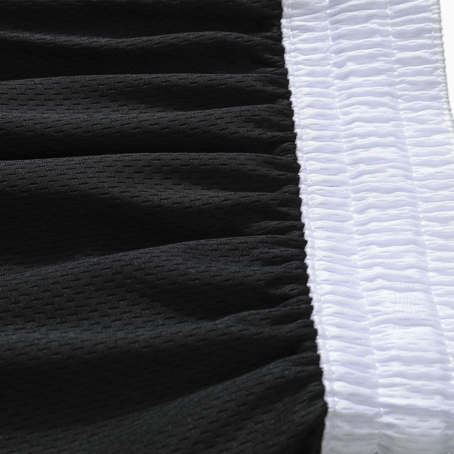 Classic Stripe Trim Zip Pocket Basketball Shorts - 160 GSM